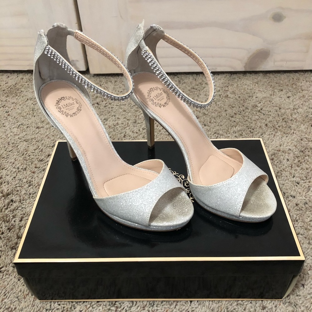 Silver Heels - image 1